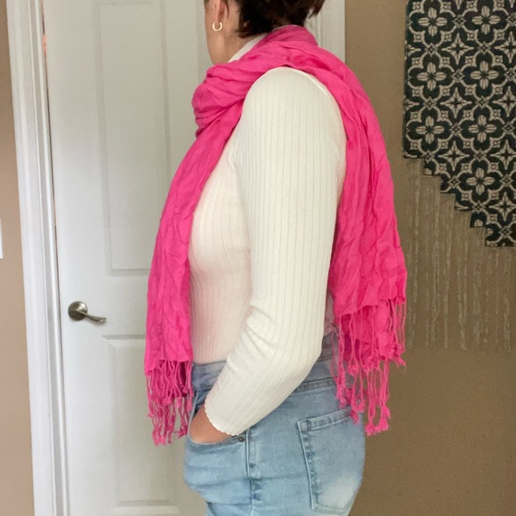 Pink Linen Scarf - Picture 2 of 3